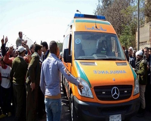 إصابة 4 أشخاص اثر انقلاب سيارة سوزوكى اعلى كوبري الشموت ببنها