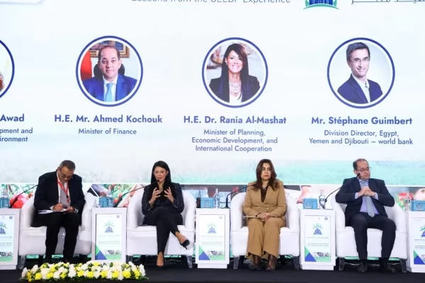 خلال الحلقة النقاشية في المؤتمر