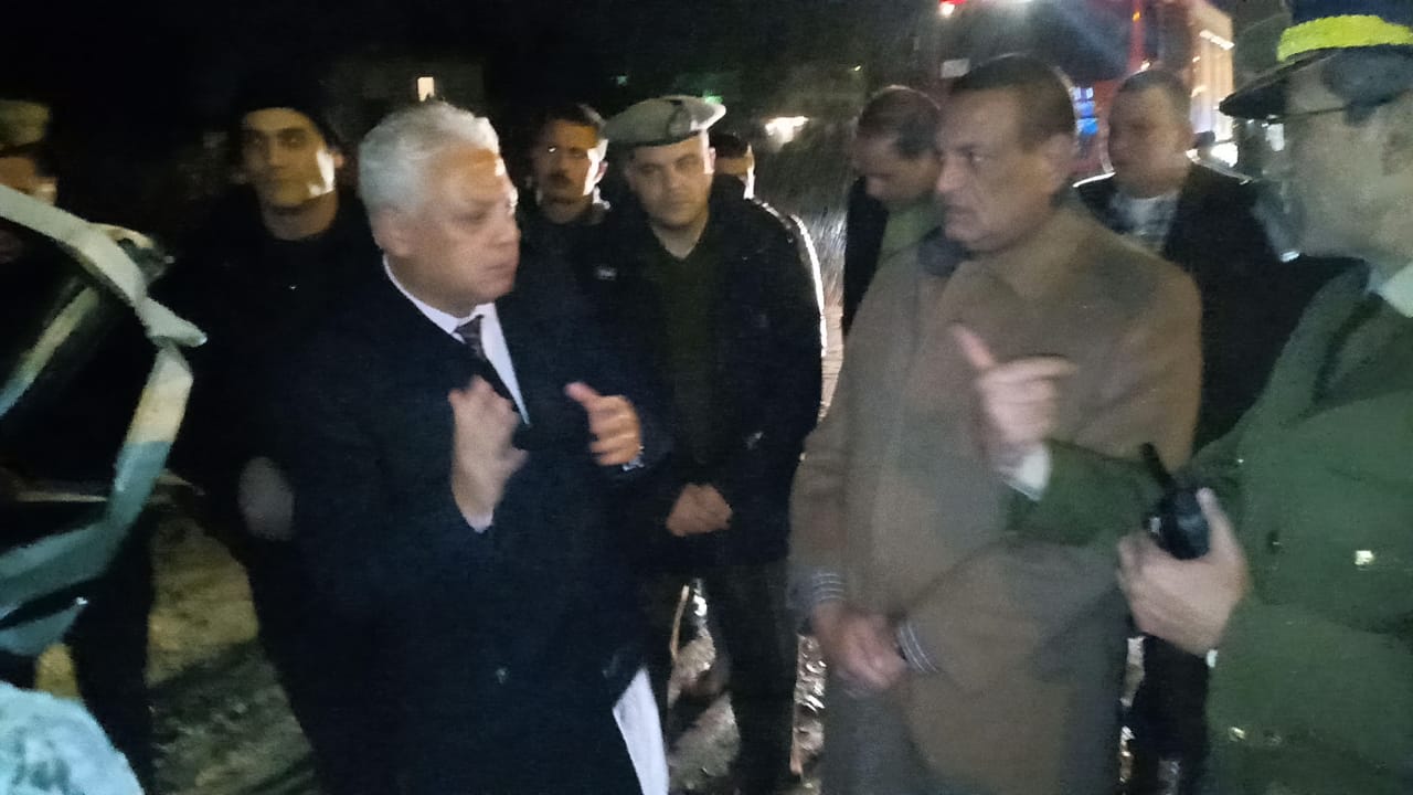 بالصور والفيديو .. فتح الطريق الزراعى بعد إزالة آثار حادث  البحيرة 