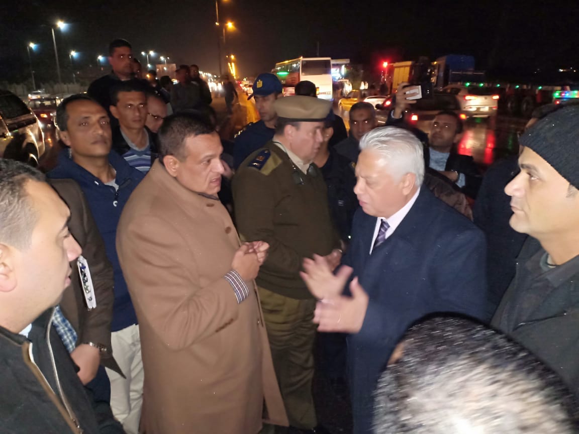 بالصور والفيديو .. فتح الطريق الزراعى بعد إزالة آثار حادث  البحيرة 
