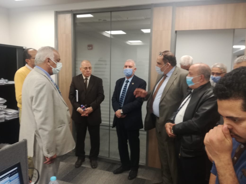 رئيس مصلحة الجمارك يتفقد العمل بمركز الخدمات اللوجستية بميناء الإسكندرية البحرى