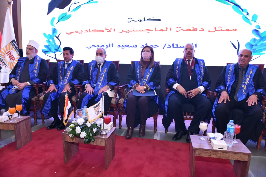 وزير الطيران يشارك فى احتفالية تخريج دفعة جديدة من برنامجى الماجستير 