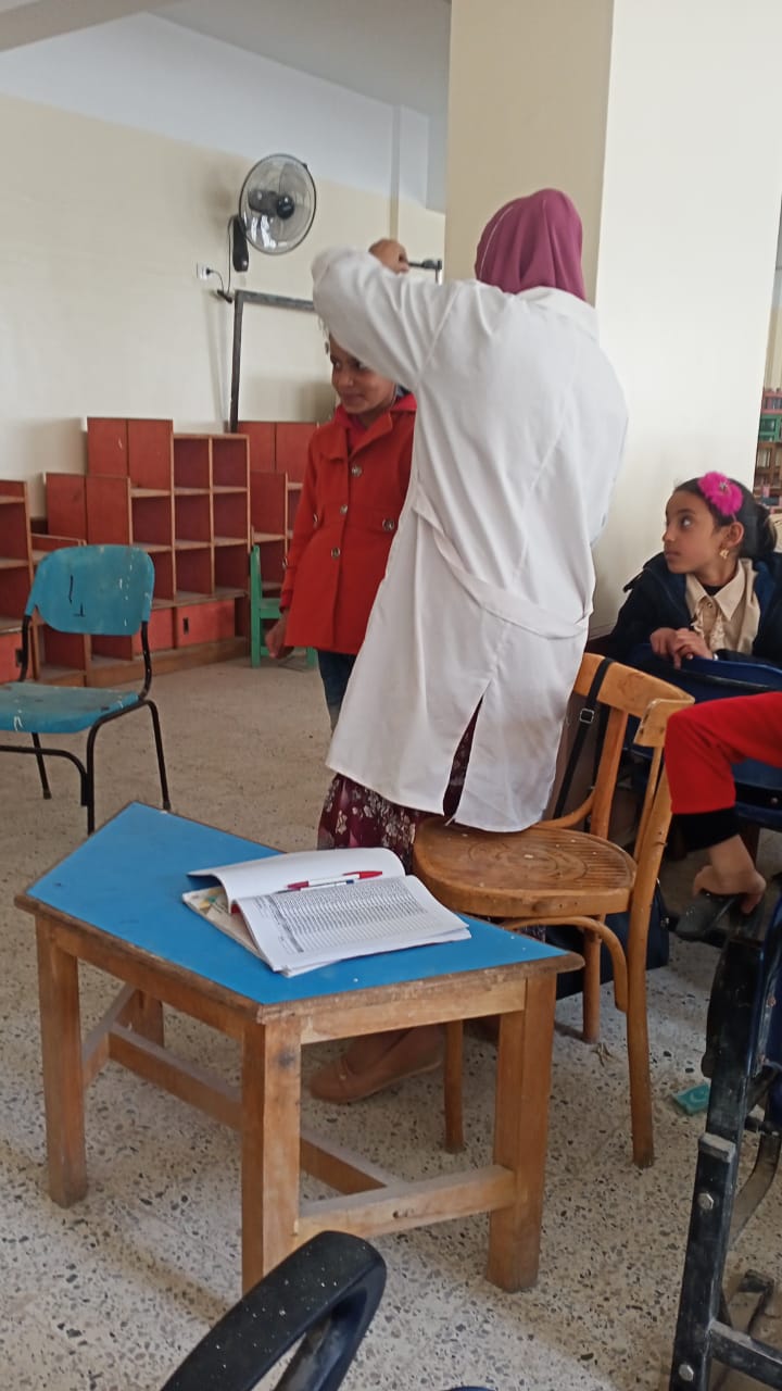 صحة المنيا : فحص 204 الاف و398 تلميذا بالابتدائى عن امراض سوء التغذية
