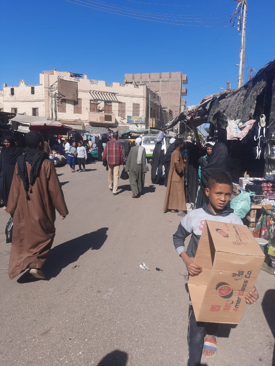 ٦٥ محضر وإزالة إدارية فى حملة مرافق بإسنة جنوب الأقصر 