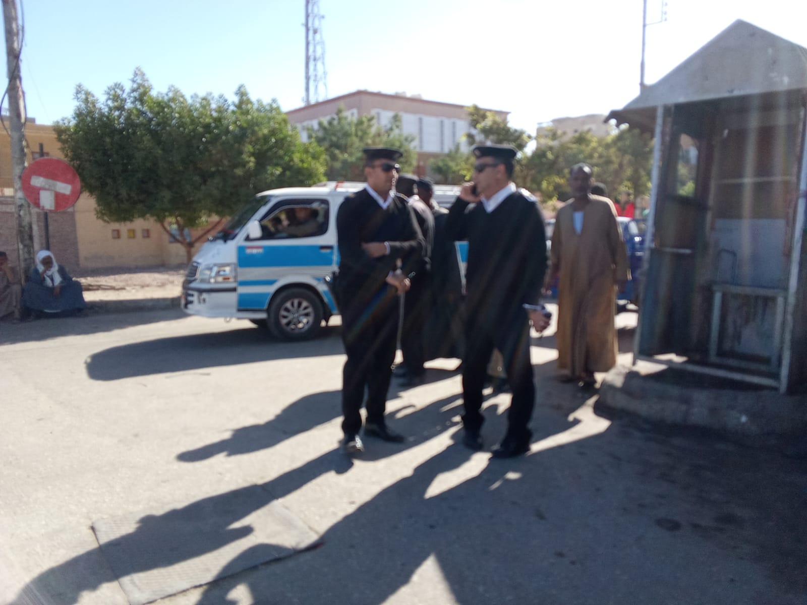 ٦٥ محضر وإزالة إدارية فى حملة مرافق بإسنة جنوب الأقصر 
