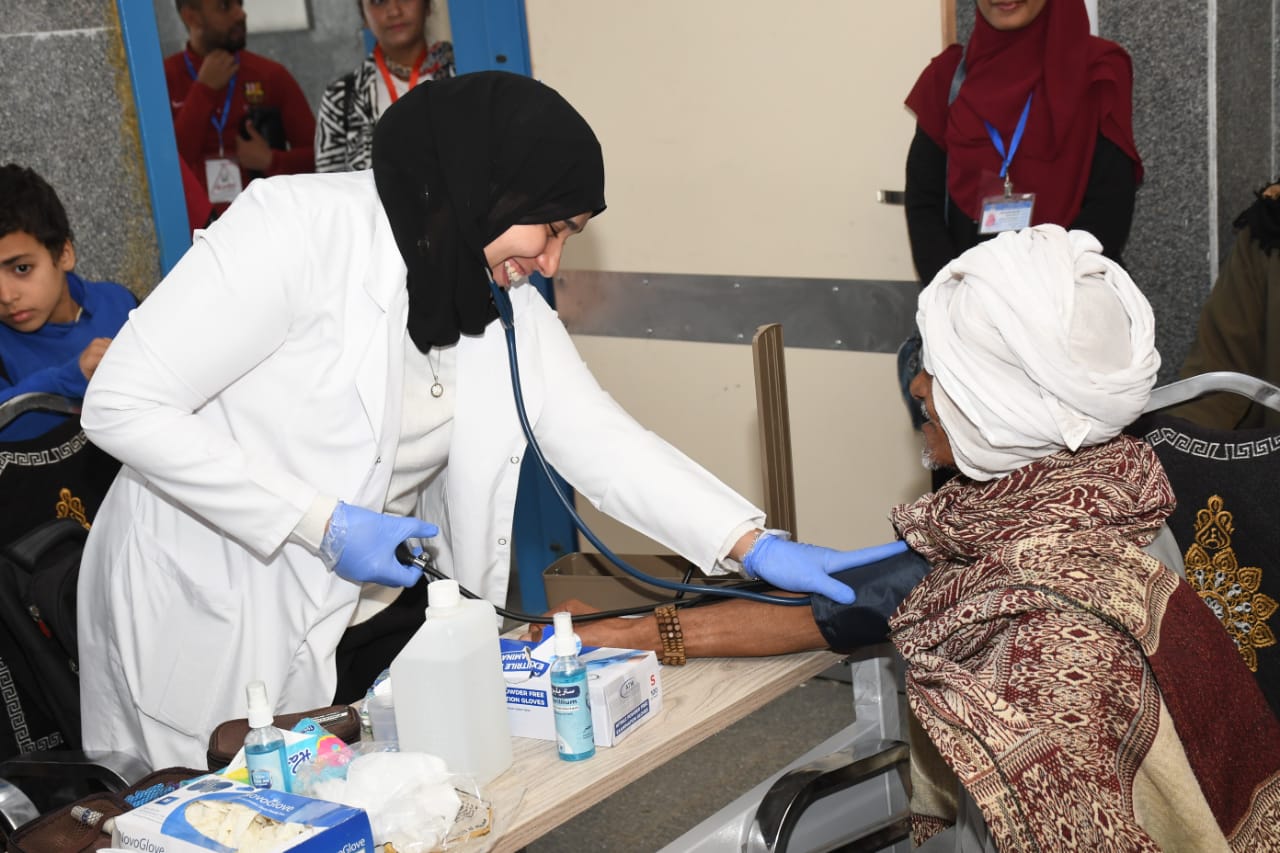 انطلاق قافلة عين شمس التنموية بقرية المفرجية بمحافظة قنا 