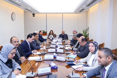 وزيرة التنمية المحلية خلال الاجتماع