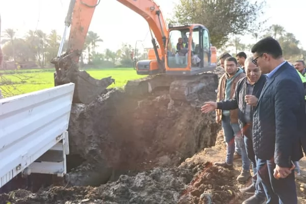 "فودة" يتابع ميدانياً إصلاح خط مياه قطر 700 مم المغذي لقرى شبين القناطر 