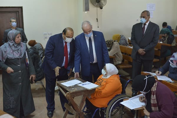 بدء امتحانات الفصل الدراسى الأول بكليات جامعة الفيوم.. بالصور
