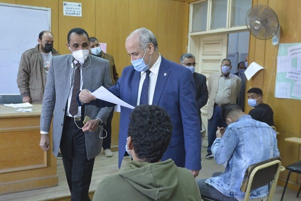 بدء امتحانات الفصل الدراسى الأول بكليات جامعة الفيوم.. بالصور