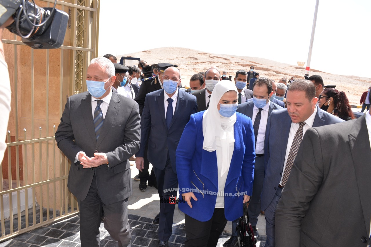 وزراء السياحة والآثار والتضامن والطيران ووكيل البرلمان افتتحوا مستشفي علاج السرطان للأطفال بالاقصر 