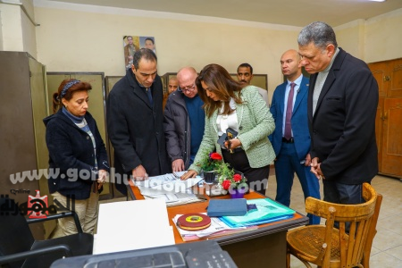 وزيرة التنمية المحلية خلال زيارتها مجلس مدينة الخصوص