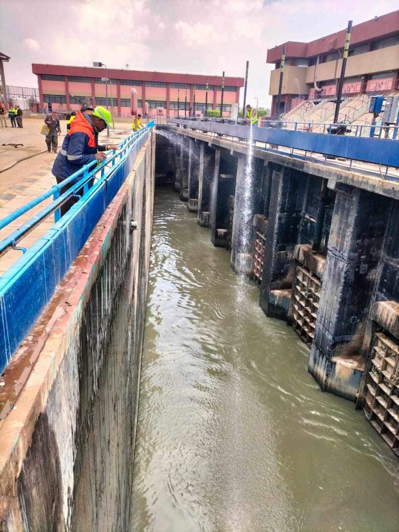 انفجار في 3 محطات صرف صحي واصابة 3 اشخاص بالقليوبية