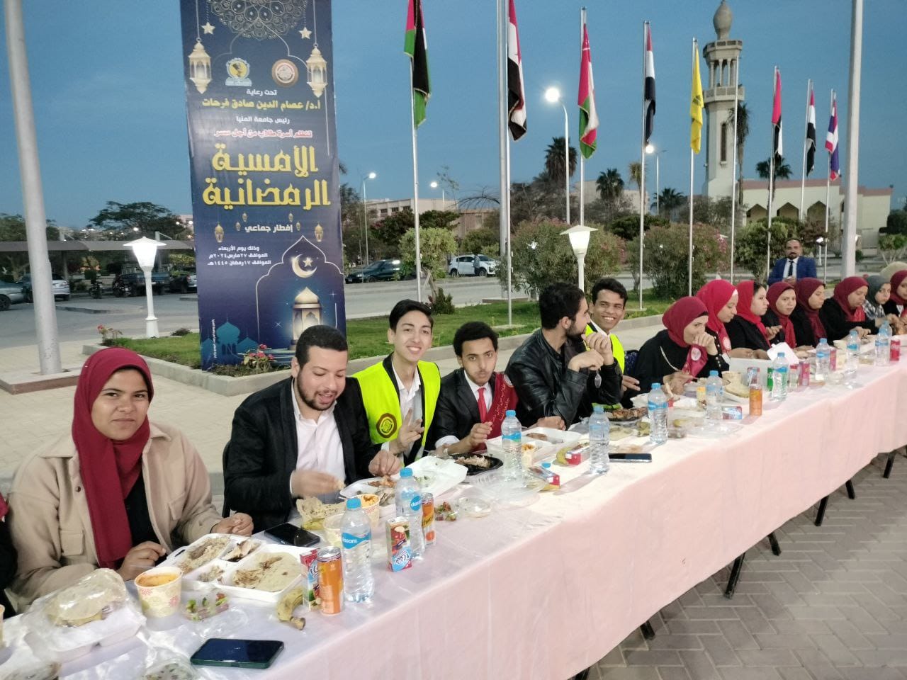 رئيس جامعة المنيا يُشارك أسرة طلاب من أجل مصر حفل الإفطار الجماعي