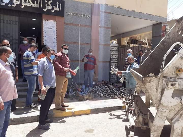إعدام 100 شيشة وغلق مقهي مخالف وتحرير 9 محاضر غرامة فورية لعدم ارتداء الكمامة بسوهاج