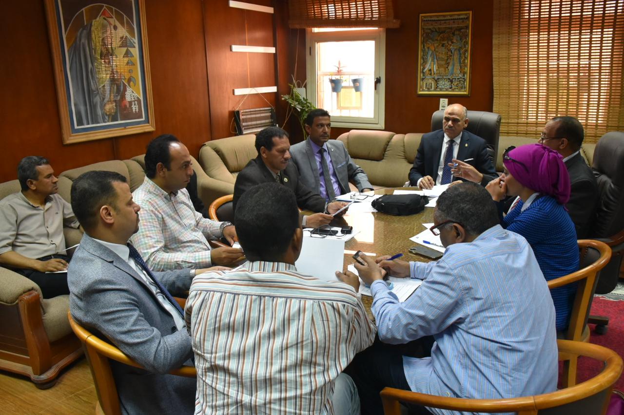 رئيس جامعة الأقصر يرأس المجلس الدوري لإدارة مركز تنمية قدرات أعضاء هيئة التدريس والقيادات