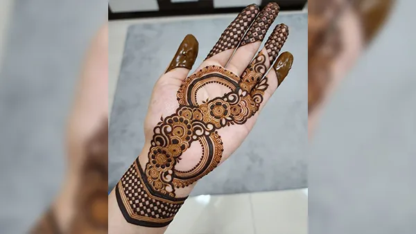 تصاميم بالحناء للعرائس والأعياد