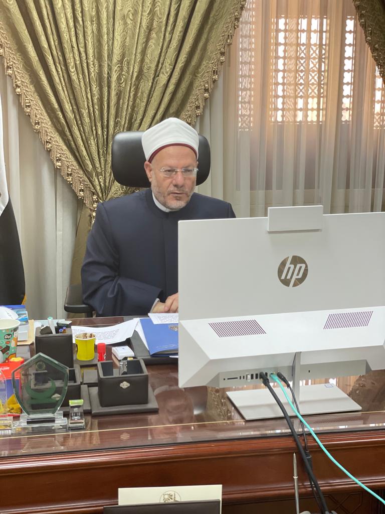  مفتي الجمهورية: هناك تياران متناقضان تكالبا على شعوب العالم وهما التيار المادي والتيار المتطرف