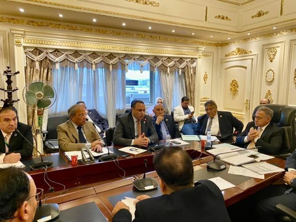 النائب محمد طلبة ينهي أزمة مشروع إسكان الشباب بالإسماعيلية..صور