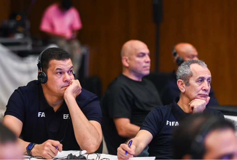 محمد يوسف وعبدالواحد السيد خلال ورشة الفيفا