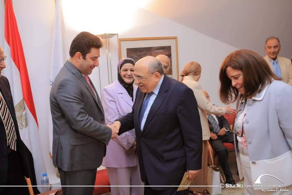 مكتبة الاسكندرية تكرم الفنان 