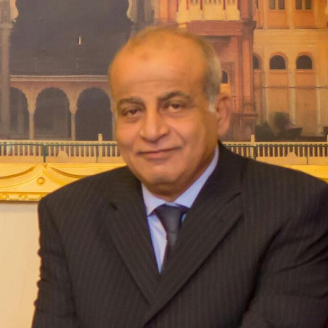الدكتور أسامة فهيم منصــور