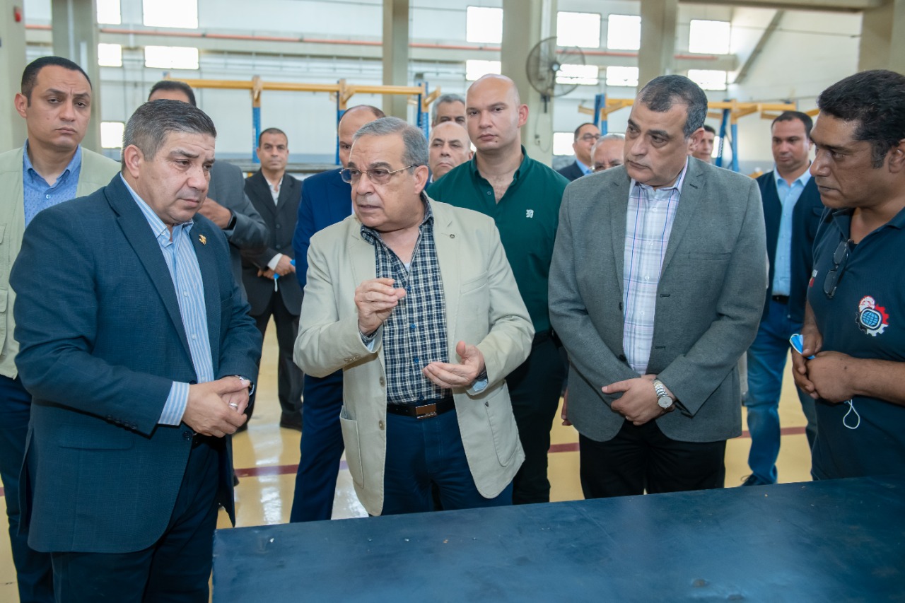 وزير الدولة للإنتاج الحربى يتفقد شركتي أبو زعبل للصناعات المتخصصة وأبو زعبل للكيماويات 