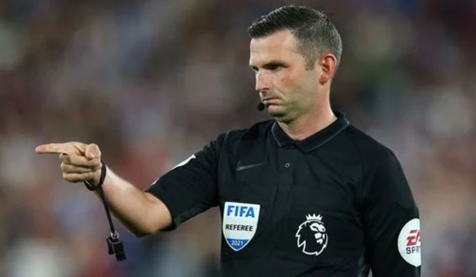 مايكل أوليفر حكما لمواجهة ألمانيا والدنمارك