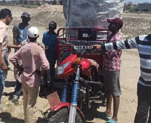 جهاز دمياط الجديد يشن حملة على التكاتك والنباشين والمحلات المخالفة.. بالصور