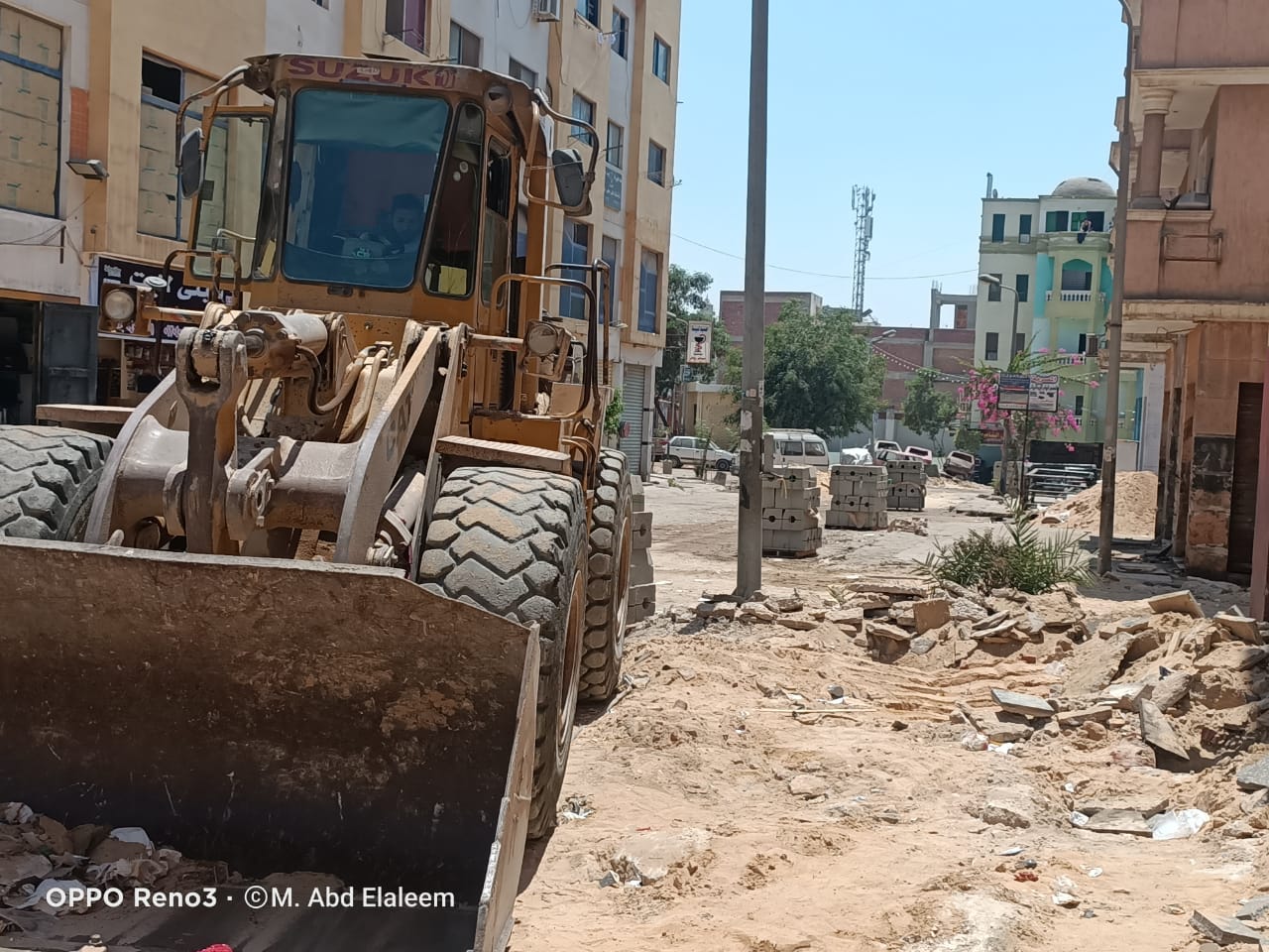 شاهد آخر تطورات تنفيذ المشروعات الخدمية وأعمال التطوير بمدينة العبور... صور