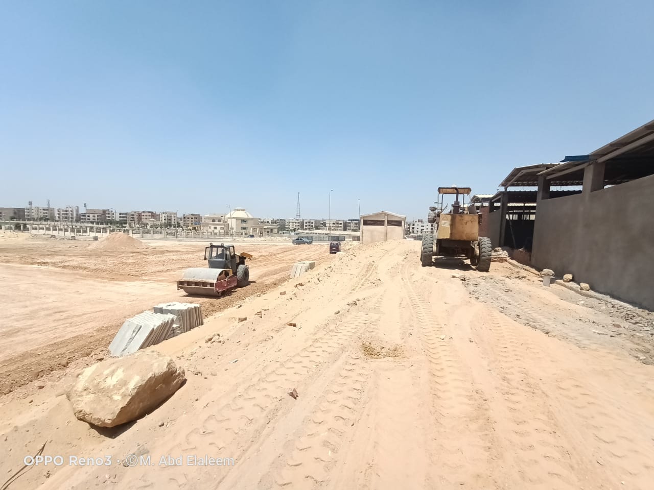 شاهد آخر تطورات تنفيذ المشروعات الخدمية وأعمال التطوير بمدينة العبور... صور