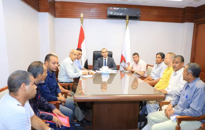 نائب محافظ سوهاج يعقد اجتماعا مع لجنة استرداد أراضي أملاك الدولة.
