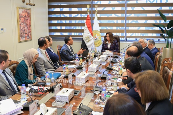 وزيرة التنمية المحلية و 