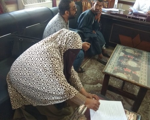وزارة العمل : تسليم عقود عمل لشباب ذوى همم بأسوان  