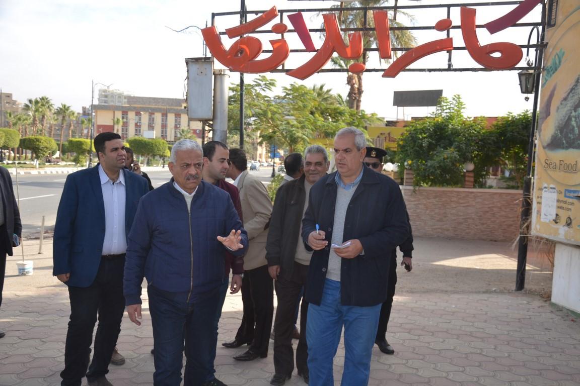 محافظ السوس : ازالة الإشغالات والإعلانات والاكشاك المخالفة .. والزام المحال بعدم استغلال الأرصفة 