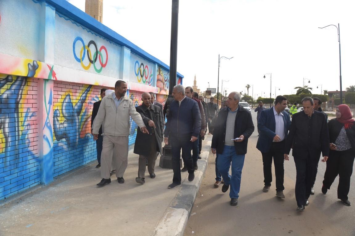 محافظ السوس : ازالة الإشغالات والإعلانات والاكشاك المخالفة .. والزام المحال بعدم استغلال الأرصفة 