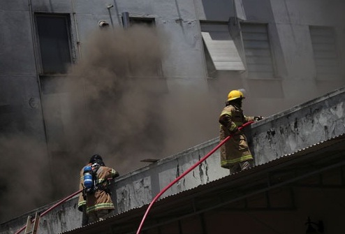 محاولات اطفاء المستشفى