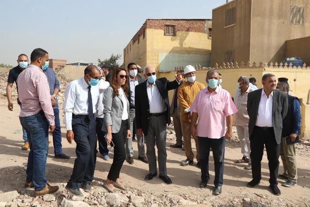 محافظ الجيزة يتابع نسب تنفيذ إزالة العقارات الغير أمنه بـسن العجوز 