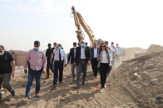 محافظ الجيزة يتابع نسب تنفيذ إزالة العقارات الغير أمنه بـسن العجوز 