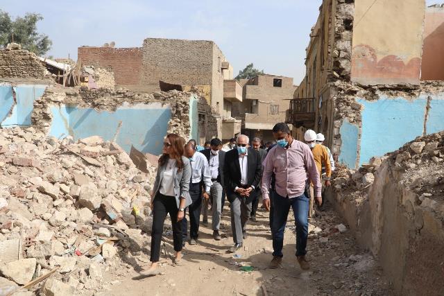 محافظ الجيزة يتابع نسب تنفيذ إزالة العقارات الغير أمنه بـسن العجوز 