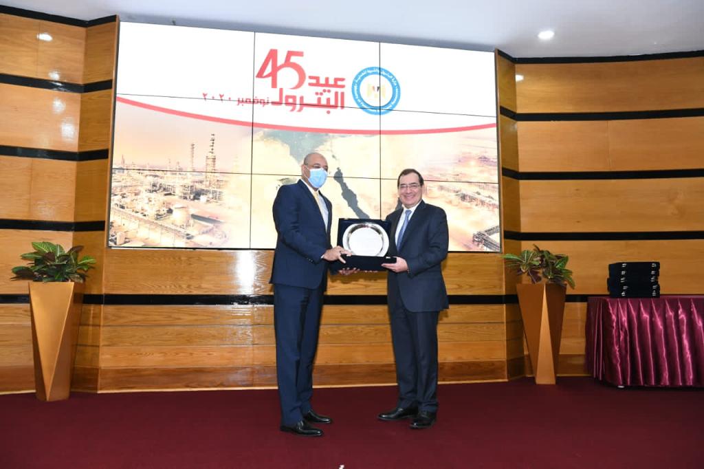 طارق الملا: قطاع البترول يحظى بدعم مستمر ومتابعة واعية من الرئيس