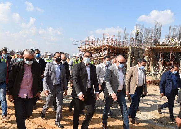 رئيس الوزراء: تطوير سُور مجرى العيون وبُحيرة عين الصيرة ضمن خطة متكاملة لإعادة الوجه الحضاري والتاريخي للقاهرة التراثية