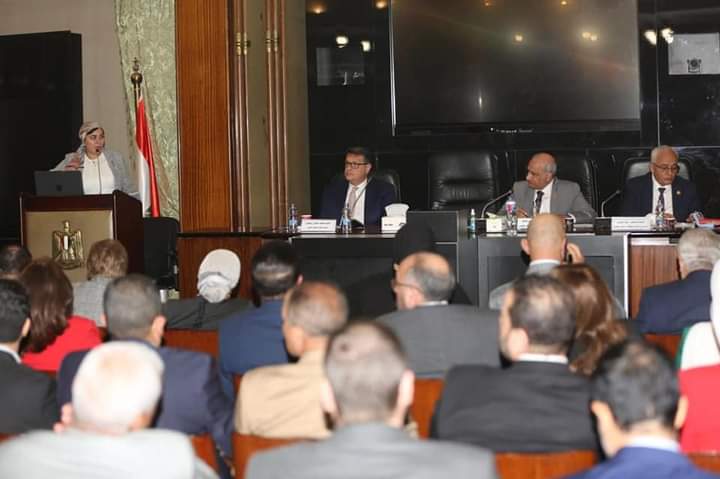 النواب يطالبون بحل نهائى لازمه مناهج رابعة ابتدائى 