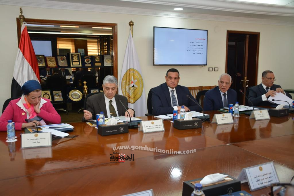 وزراء التنمية المحلية والكهرباء والبيئة والإنتاج الحربى خلال الإجتماع