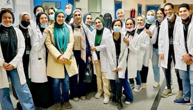 كلية صيدلة جامعة بدر تنظم تدريب لطلابها فى أكبر مصانع الأدوية.. صور
