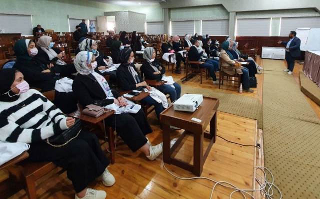 كلية صيدلة جامعة بدر تنظم تدريب لطلابها فى أكبر مصانع الأدوية.. صور