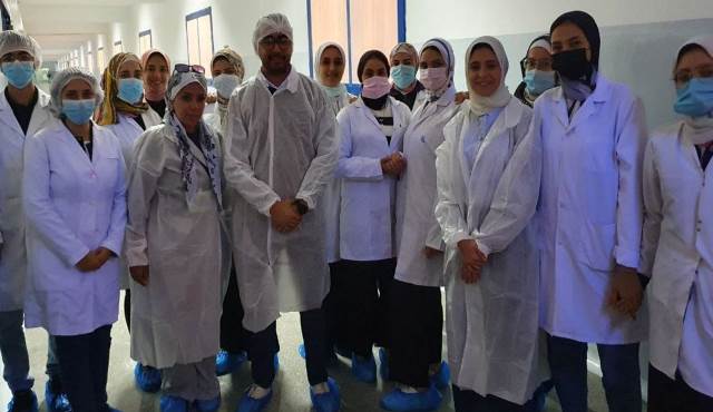 كلية صيدلة جامعة بدر تنظم تدريب لطلابها فى أكبر مصانع الأدوية.. صور