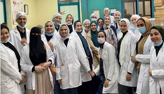 كلية صيدلة جامعة بدر تنظم تدريب لطلابها فى أكبر مصانع الأدوية.. صور