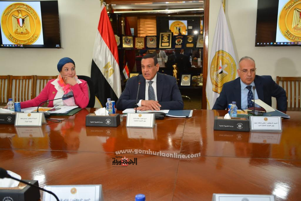 وزراء التنمية المحلية والبيئة والرى يتابعون جهود رفع نواتج تطهير الترع والمصارف والتخلص الآمن من المخلفات