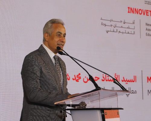 وزير العمل يشارك في إحتفالية نظمتها وزارة التربية والتعليم 